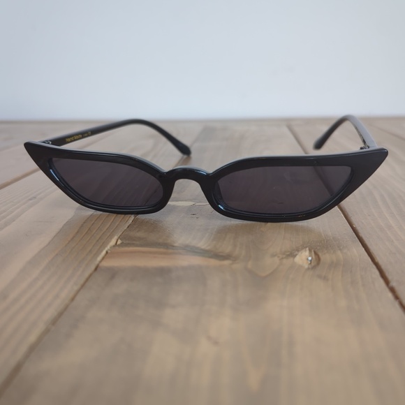 Retro Cat Eye Sunglasses - Picture 2 of 5